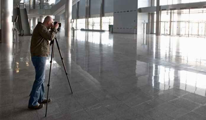 The photographer photographs the big hall centre business