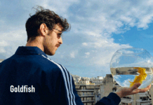 «Goldfish». Από τη θεατρική ομάδα «Pleü» και τον σκηνοθέτη Δημήτρη Κυπραίο στο 13ο Off Off
