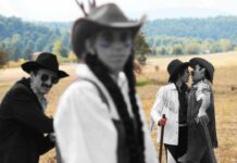 «Νοχαβελάνδη». Ένα western δωματίου του Γιάννη Αποσκίτη στο Θέατρο 104