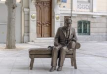 Κωνσταντίνος Π. Καβάφης. Ακριβό δώρο στην Αθήνα από τον Αριστοτέλη και τον Πραξιτέλη