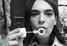 Off Off 2026 / O.utkaster / «Ο Α και η Β». Ένα έργο που στο τέλος σού αφήνει μια γλυκόπικρη γεύση ανακούφισης
