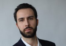 Μιχάλης Φαλιάγκας: Ήμουν πλοίο χαμένο αλλά στη σκηνή του θεάτρου ένιωσα ότι βρήκα το λιμάνι μου
